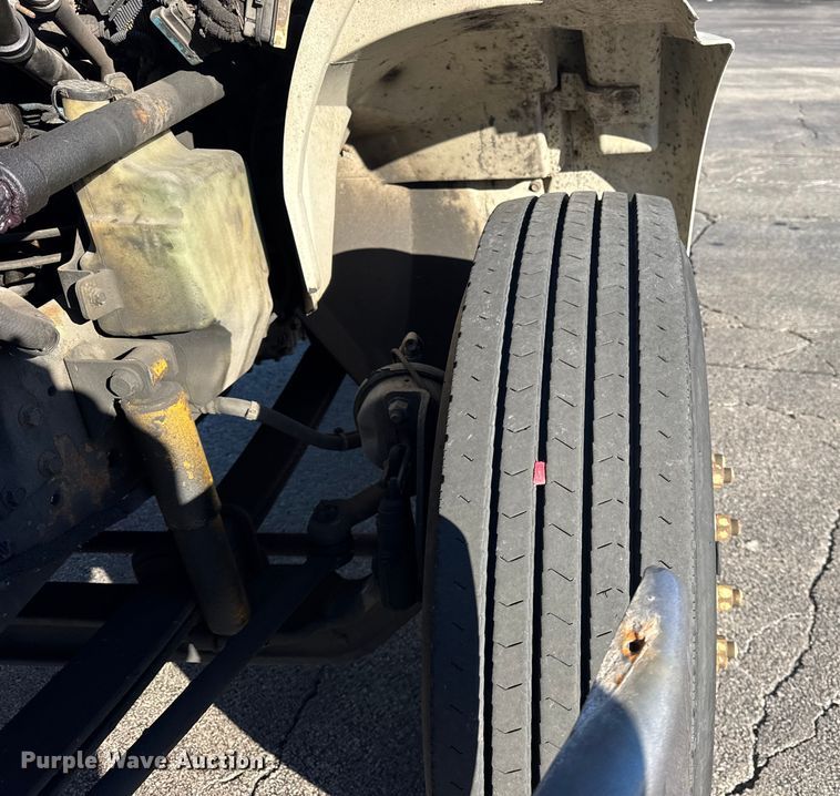 image for item EF2310 2005 International 4300 box truck