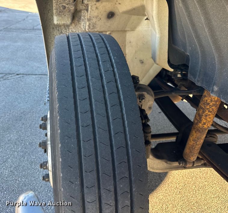 image for item EF2310 2005 International 4300 box truck