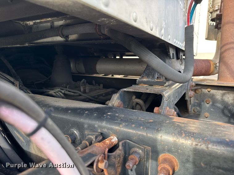 image for item EF2317 1998 International 9100 semi truck