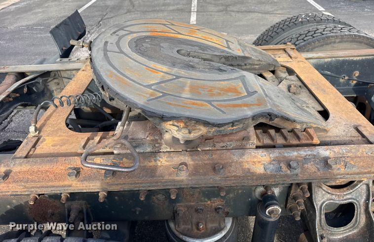 image for item EF2317 1998 International 9100 semi truck