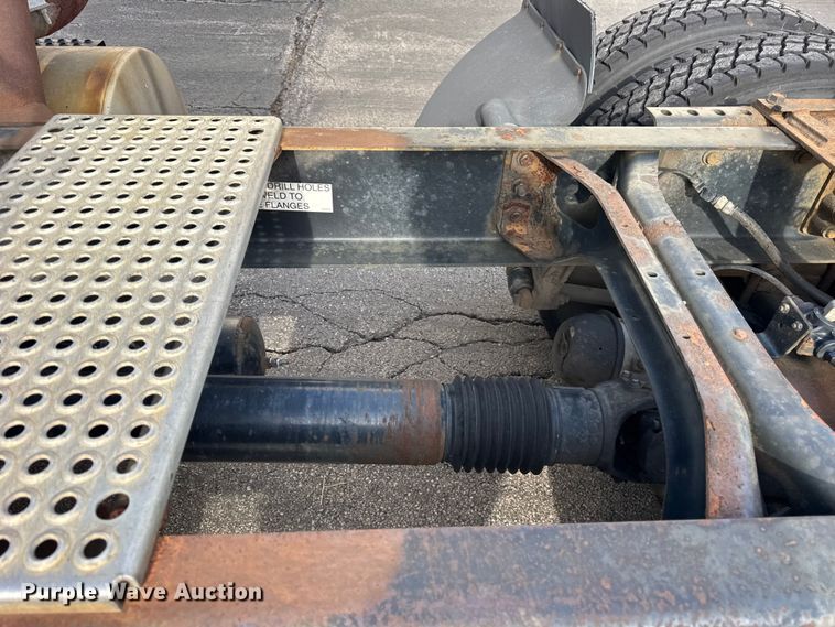 image for item EF2317 1998 International 9100 semi truck