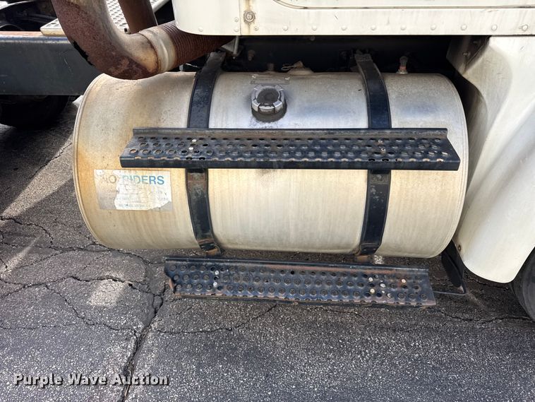 image for item EF2317 1998 International 9100 semi truck