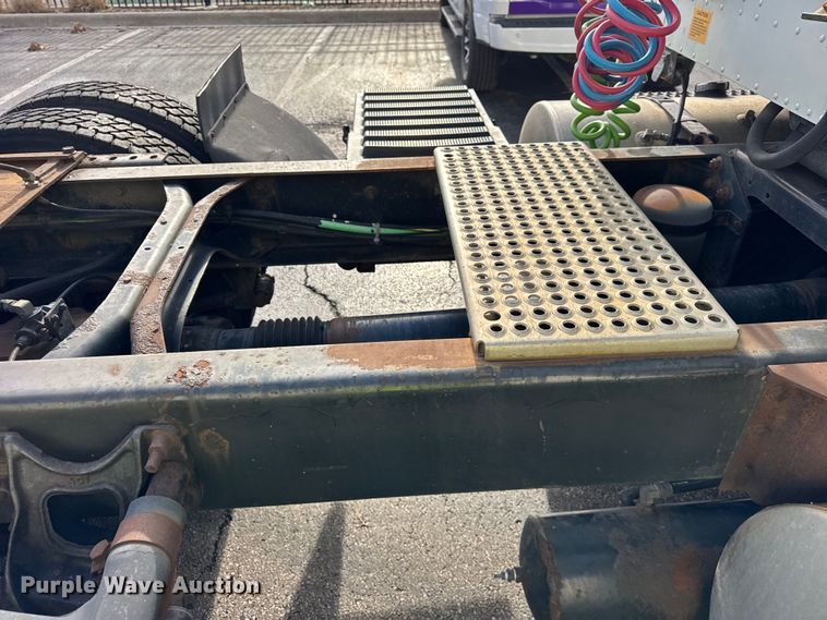 image for item EF2317 1998 International 9100 semi truck