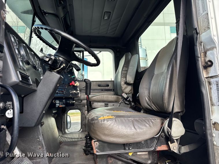 image for item EF2317 1998 International 9100 semi truck