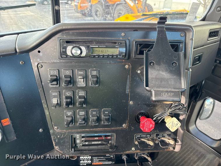 image for item EF2317 1998 International 9100 semi truck