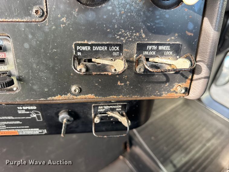 image for item EF2317 1998 International 9100 semi truck