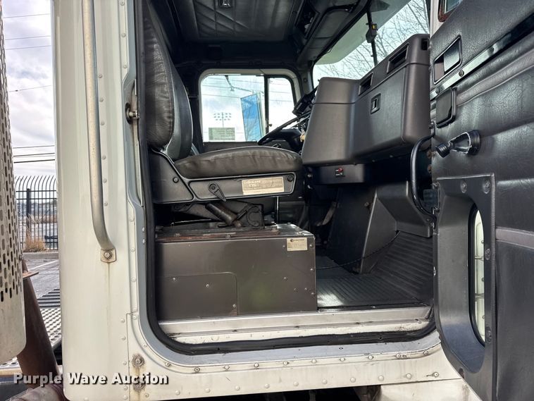 image for item EF2317 1998 International 9100 semi truck