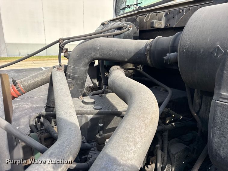 image for item EF2317 1998 International 9100 semi truck