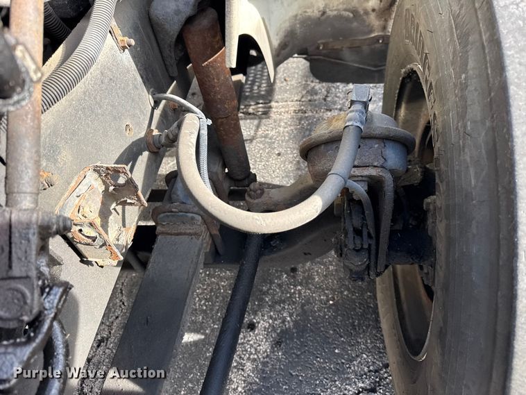 image for item EF2317 1998 International 9100 semi truck