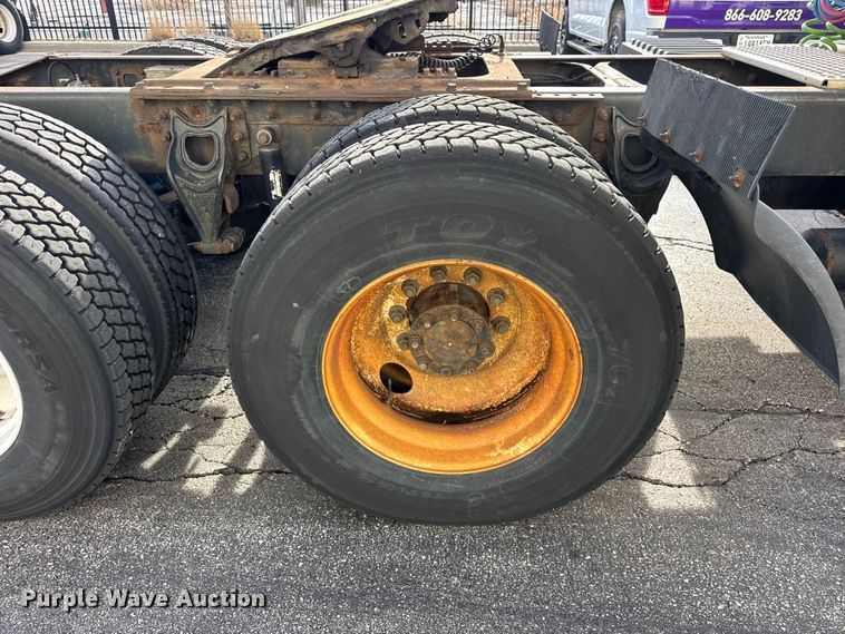 image for item EF2317 1998 International 9100 semi truck