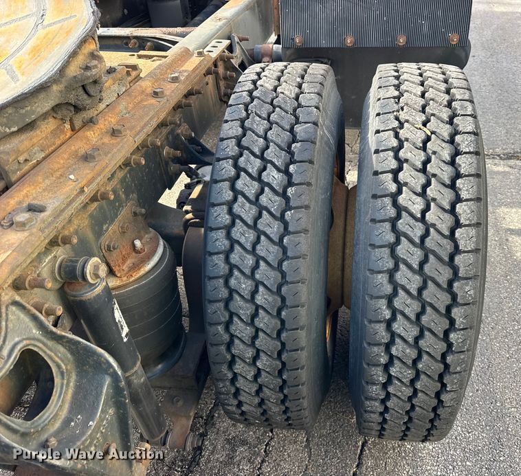 image for item EF2317 1998 International 9100 semi truck