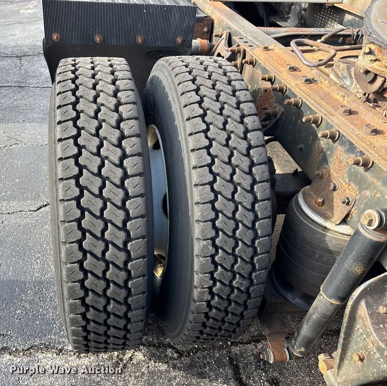 image for item EF2317 1998 International 9100 semi truck