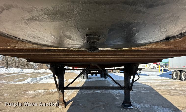 image for item EF2361 2005 Stoughton dry van trailer