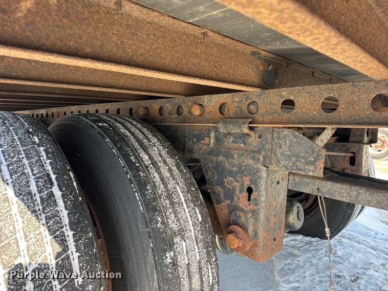 image for item EF2361 2005 Stoughton dry van trailer