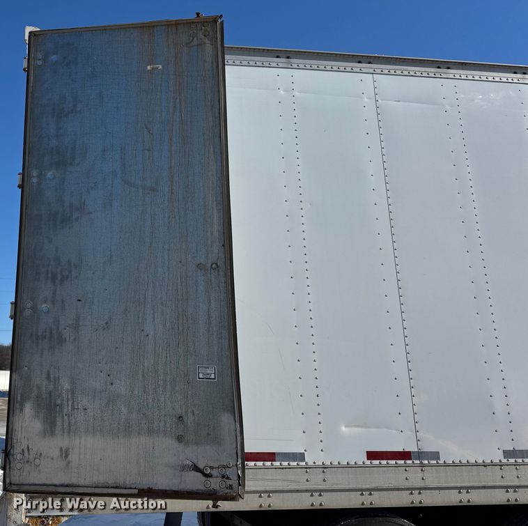 image for item EF2361 2005 Stoughton dry van trailer