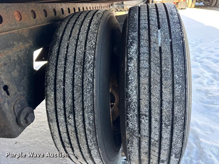 image for item EF2361 2005 Stoughton dry van trailer