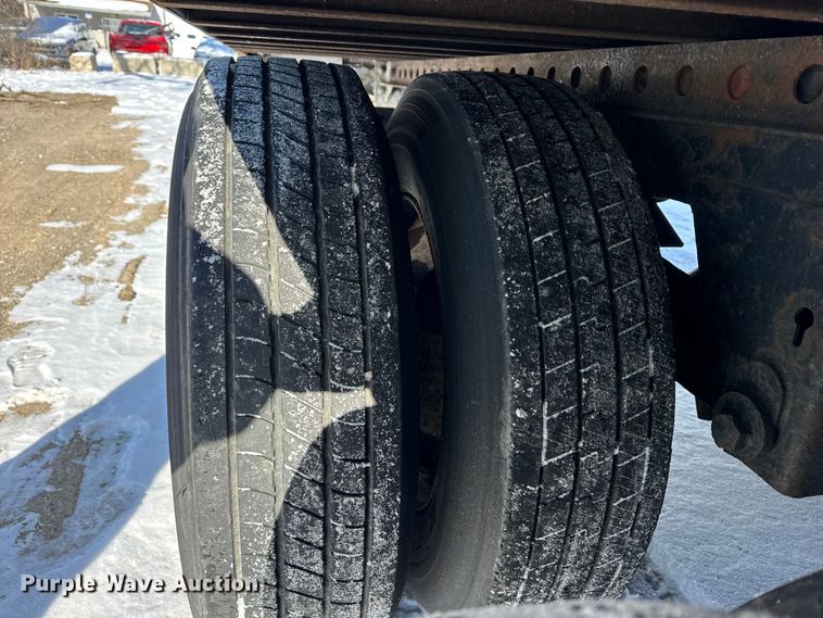 image for item EF2361 2005 Stoughton dry van trailer