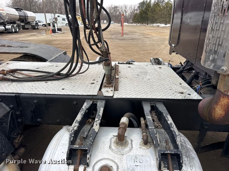 image for item EF2394 1994 Peterbilt 378 semi truck