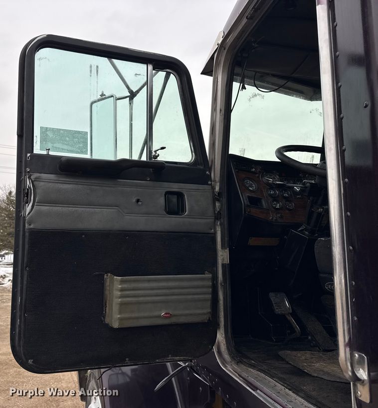 image for item EF2394 1994 Peterbilt 378 semi truck