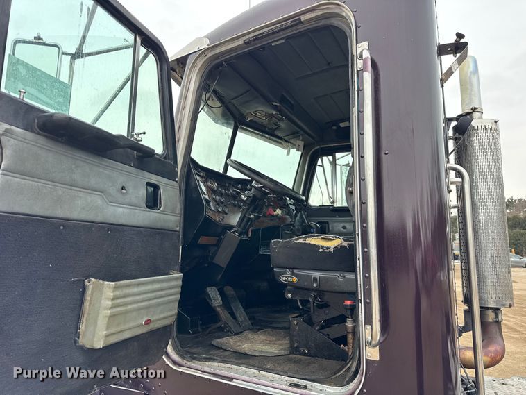 image for item EF2394 1994 Peterbilt 378 semi truck