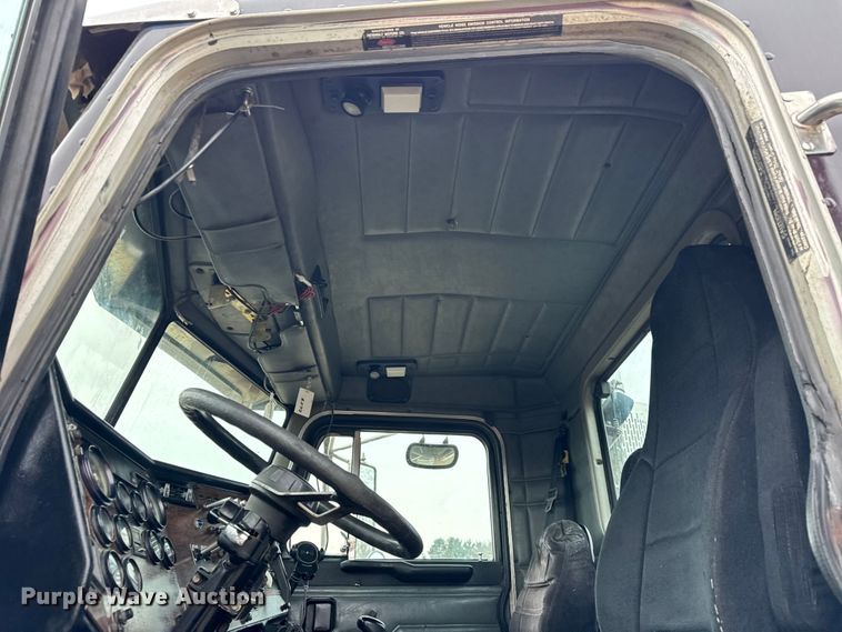 image for item EF2394 1994 Peterbilt 378 semi truck