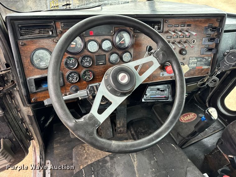 image for item EF2394 1994 Peterbilt 378 semi truck