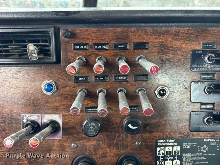 image for item EF2394 1994 Peterbilt 378 semi truck