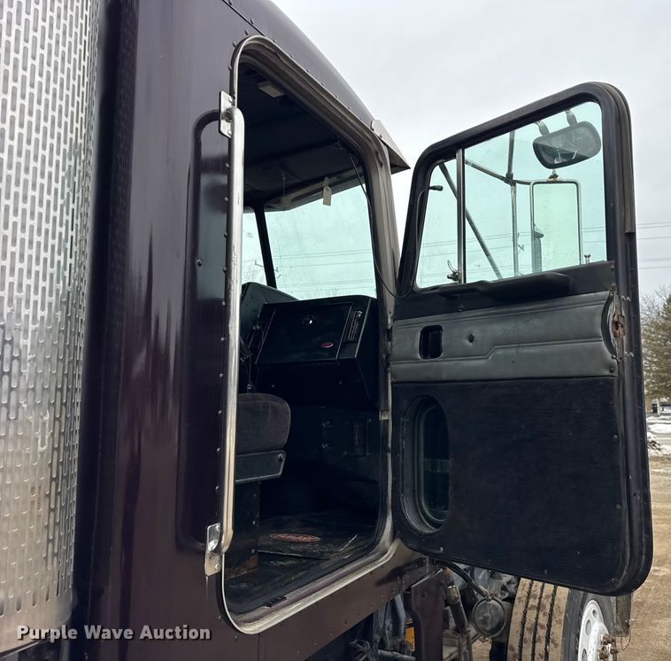 image for item EF2394 1994 Peterbilt 378 semi truck