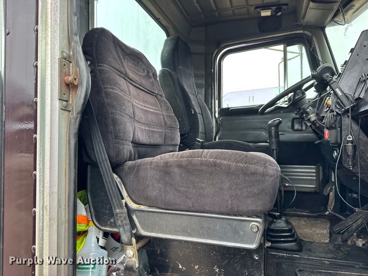 image for item EF2394 1994 Peterbilt 378 semi truck