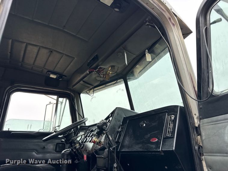 image for item EF2394 1994 Peterbilt 378 semi truck