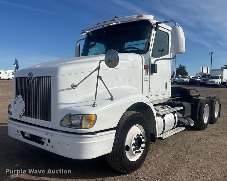 image for item EG2000 2006 International 9400i semi truck