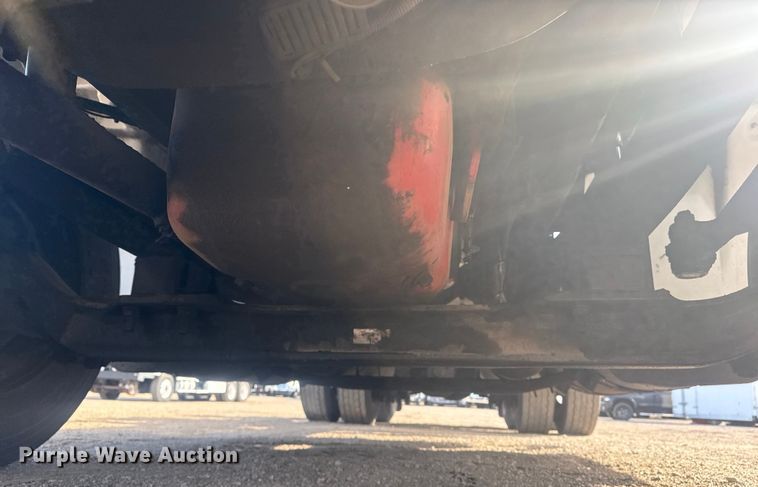 image for item EG2000 2006 International 9400i semi truck