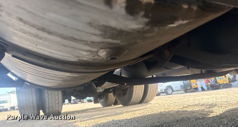 image for item EG2000 2006 International 9400i semi truck