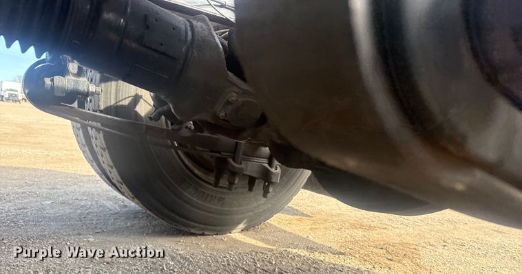 image for item EG2000 2006 International 9400i semi truck