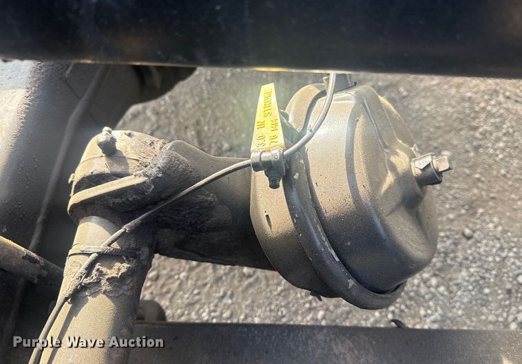 image for item EG2000 2006 International 9400i semi truck