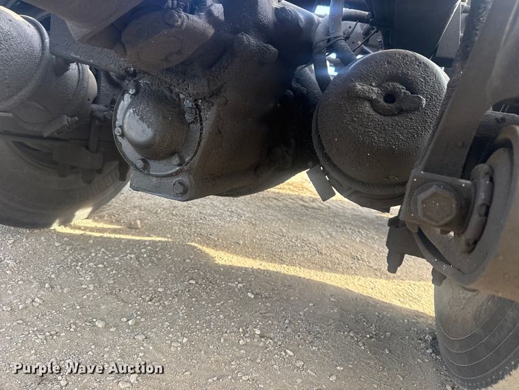 image for item EG2000 2006 International 9400i semi truck