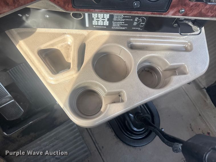 image for item EG2000 2006 International 9400i semi truck