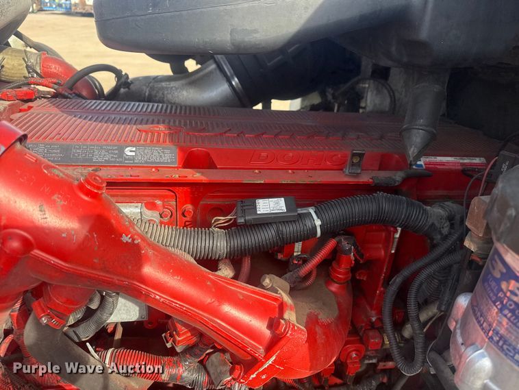 image for item EG2000 2006 International 9400i semi truck