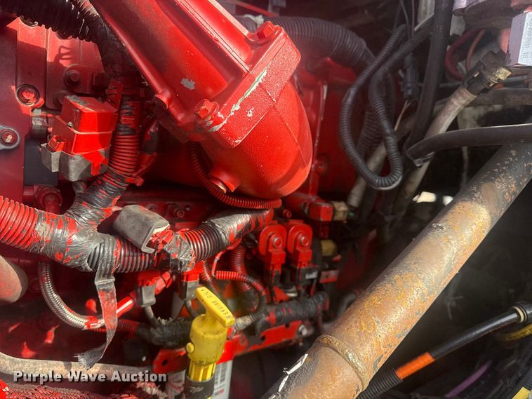 image for item EG2000 2006 International 9400i semi truck