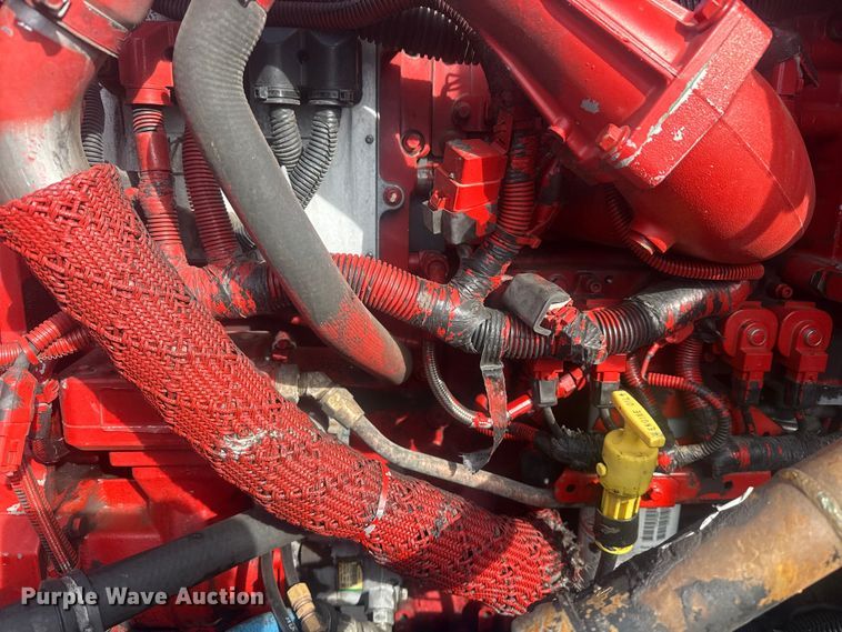 image for item EG2000 2006 International 9400i semi truck