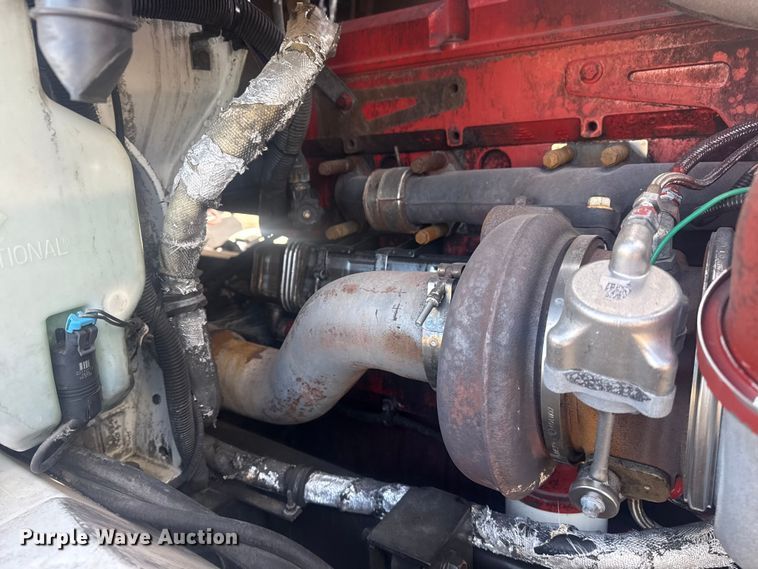 image for item EG2000 2006 International 9400i semi truck