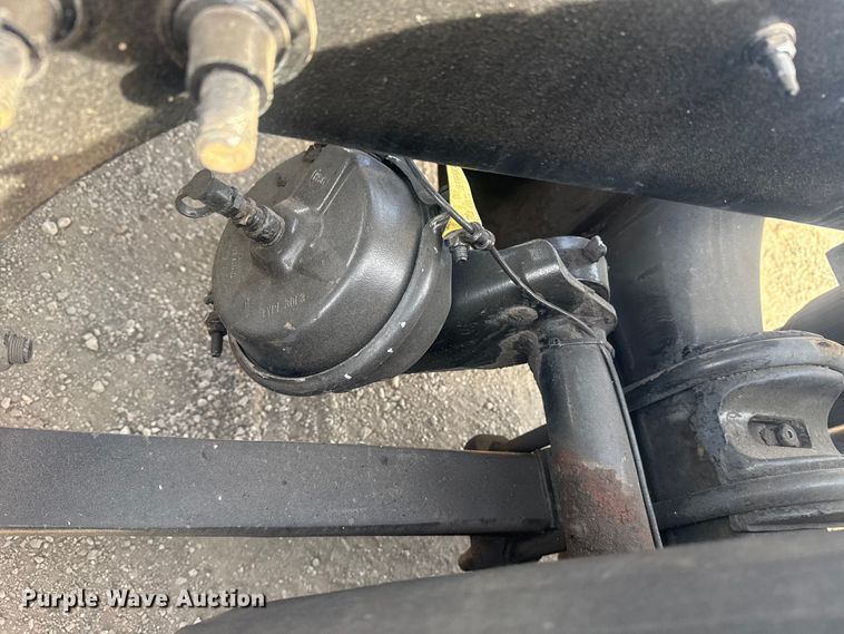 image for item EG2000 2006 International 9400i semi truck