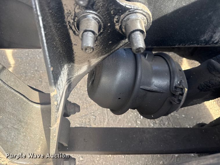 image for item EG2000 2006 International 9400i semi truck