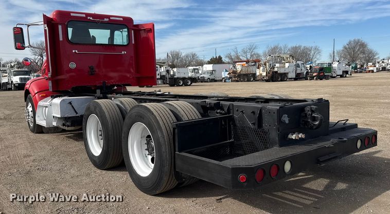 image for item EG2005 2012 Peterbilt 384 semi truck