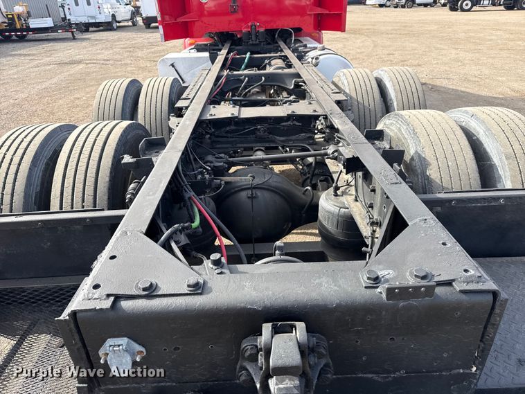 image for item EG2005 2012 Peterbilt 384 semi truck