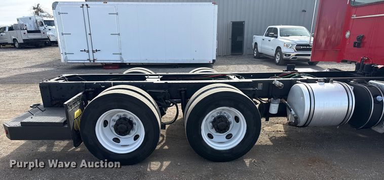 image for item EG2005 2012 Peterbilt 384 semi truck