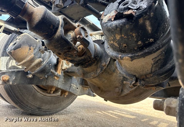 image for item EG2005 2012 Peterbilt 384 semi truck