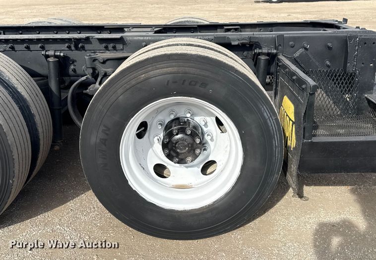 image for item EG2005 2012 Peterbilt 384 semi truck