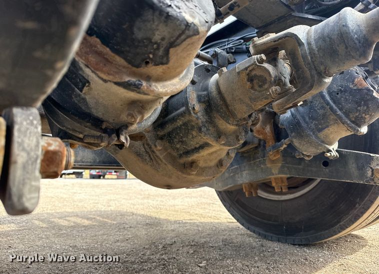 image for item EG2005 2012 Peterbilt 384 semi truck