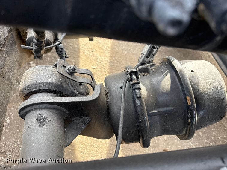 image for item EG2005 2012 Peterbilt 384 semi truck